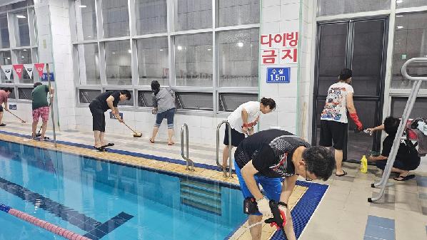 목동문화체육센터, Y-주민경영단과 함께 수영장 대청소 실시!.jpg
