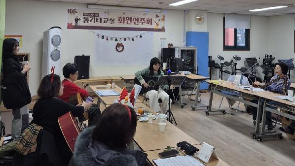 양천구민체육센터, ‘통기타 교실’ 회원 연주회 성료.jpg