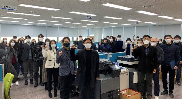 이사장님 합성(무지).jpg