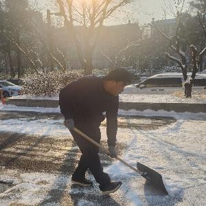 양천구민체육센터, 이동로와 주차장 대상 신속 제설작업 실시.jpg