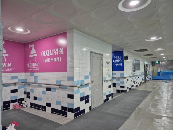양천구민체육센터, 주민 의견 반영해 남녀 샤워장 안내판 교체.jpg